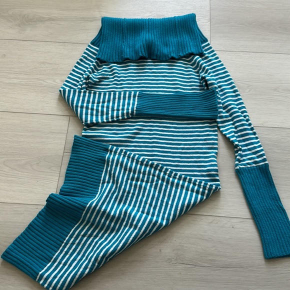 $40 EUC BCBGMAXAZRIA sweater dress in Small - Picture 2 of 3